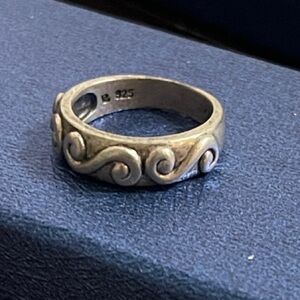 Elegant Silver Swirl Ring.   Gift